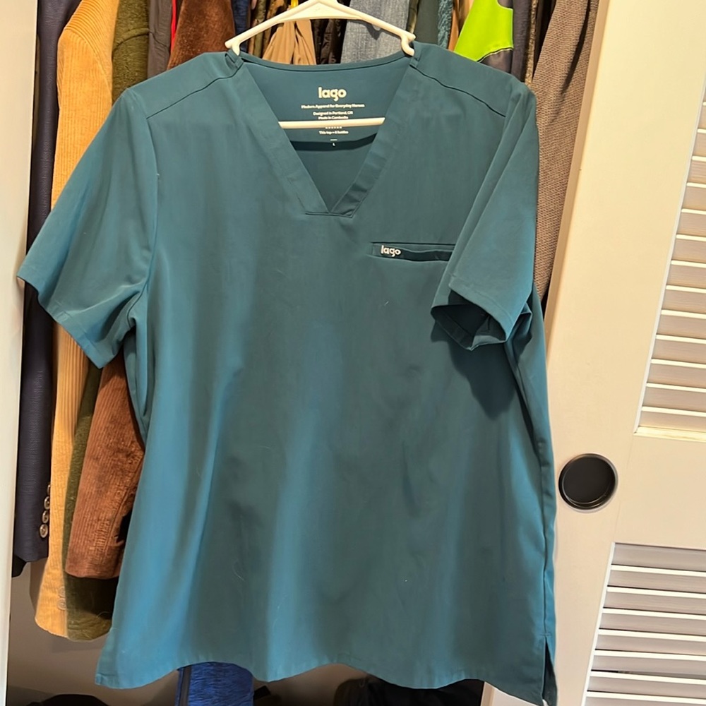 Women’s scrub top